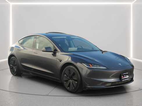 Used 2024 Tesla Model 3 Standard Range RWD image 5