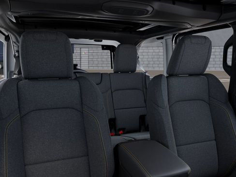 Used 2025 Jeep Wrangler Sahara image 26