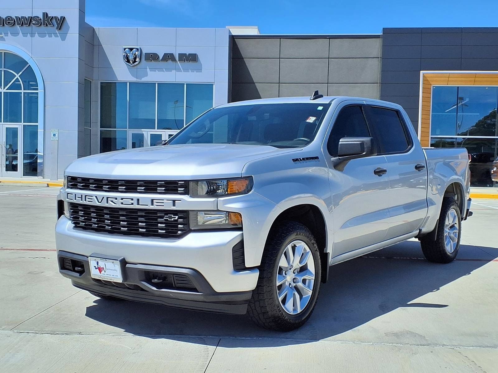 Used 2022 Chevrolet Silverado 1500 Custom w/ LPO, Dark Essentials Package RWD image 3