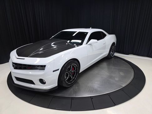 Used 2013 Chevrolet Camaro SS w/ SS Performance Package RWD image 10