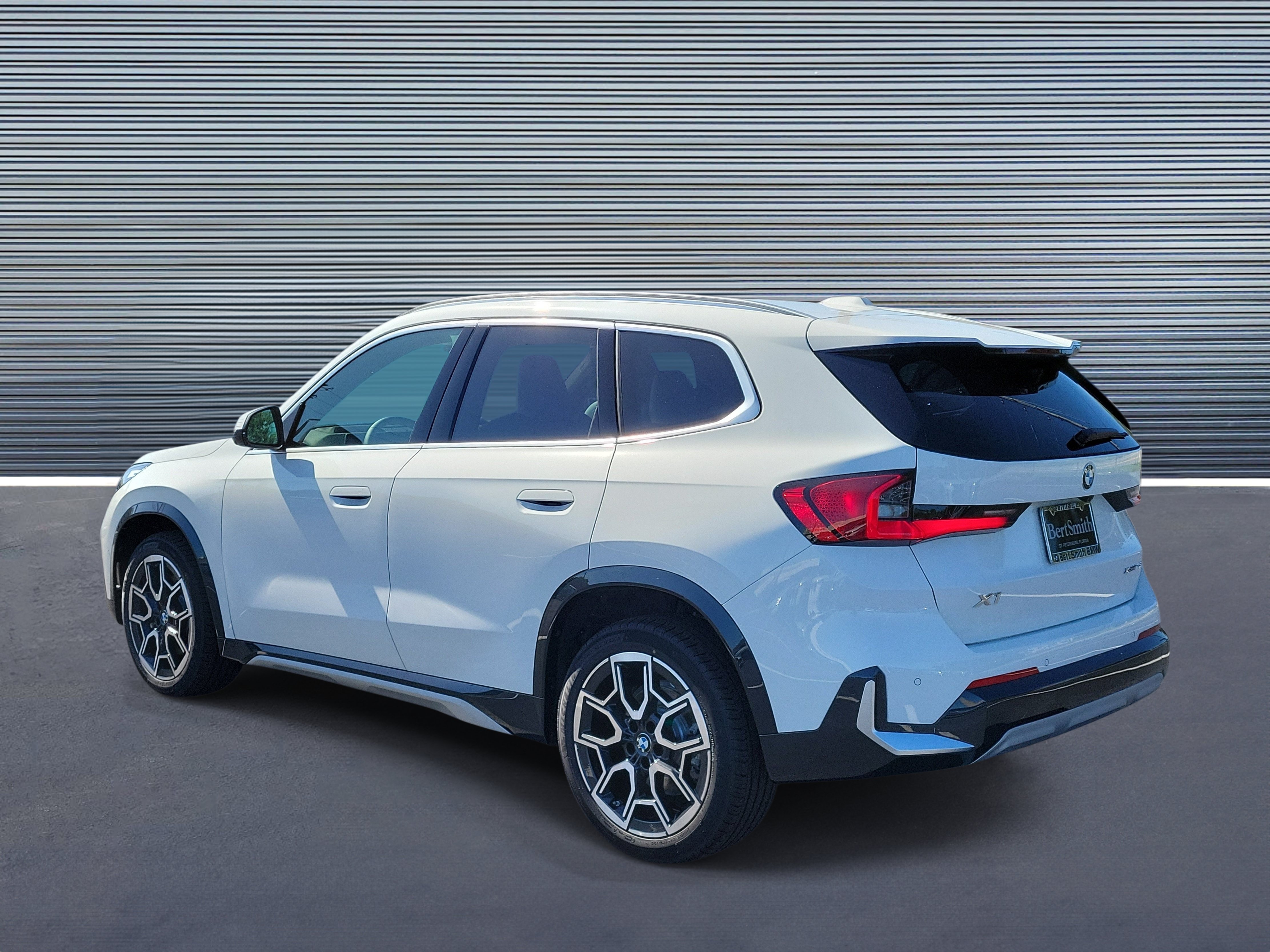 New 2027 BMW X1 xDrive28i w/ Technology Package AWD/4WD image 4