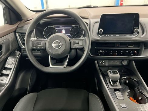 Used 2023 Nissan Rogue S image 11