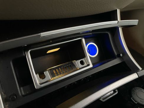 Used 2012 Hyundai Veracruz Limited w/ Entertainment Pkg image 48