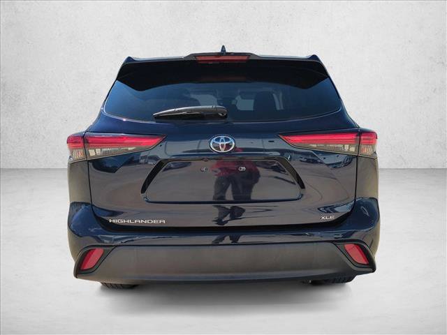 Used 2021 Toyota Highlander XLE FWD image 6