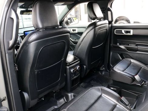 Used 2020 Ford Explorer XLT w/ Equipment Group 202A AWD/4WD image 20