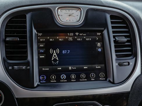 Used 2019 Chrysler 300 Limited image 33