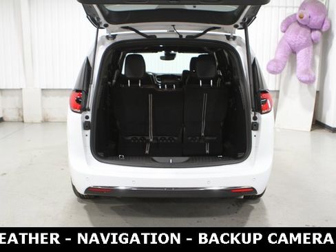 New 2026 Chrysler Pacifica Select image 32