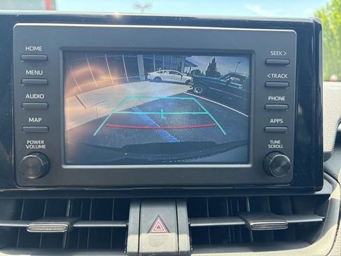 Used 2019 Toyota RAV4 LE FWD image 18