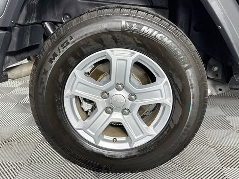 Used 2021 Jeep Wrangler Unlimited Sport image 32