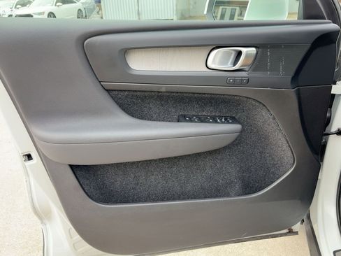 Certified 2025 Volvo XC40 B5 Plus image 21