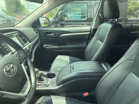 Used 2018 Toyota Highlander XLE AWD/4WD image 5