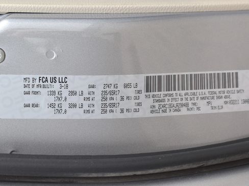 Used 2018 Chrysler Pacifica Touring-L FWD image 35