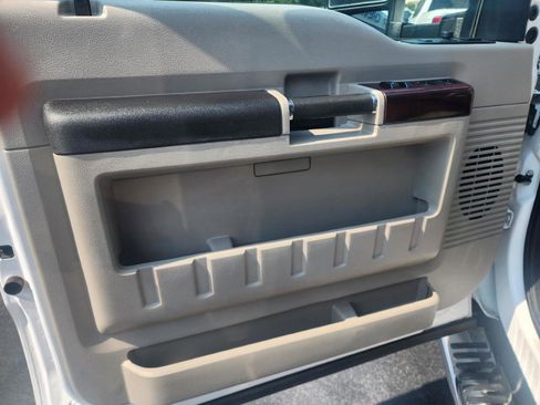 Used 2010 Ford F250 XL AWD/4WD image 12