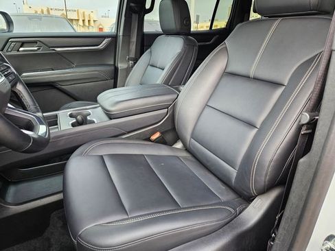 Used 2024 GMC Acadia Elevation image 25