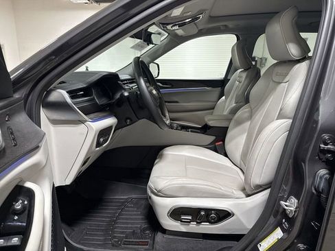 Used 2022 Jeep Grand Cherokee L Overland w/ Luxury Tech Group IV AWD/4WD image 21