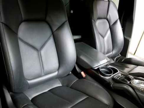 Used 2016 Porsche Cayenne Diesel image 9