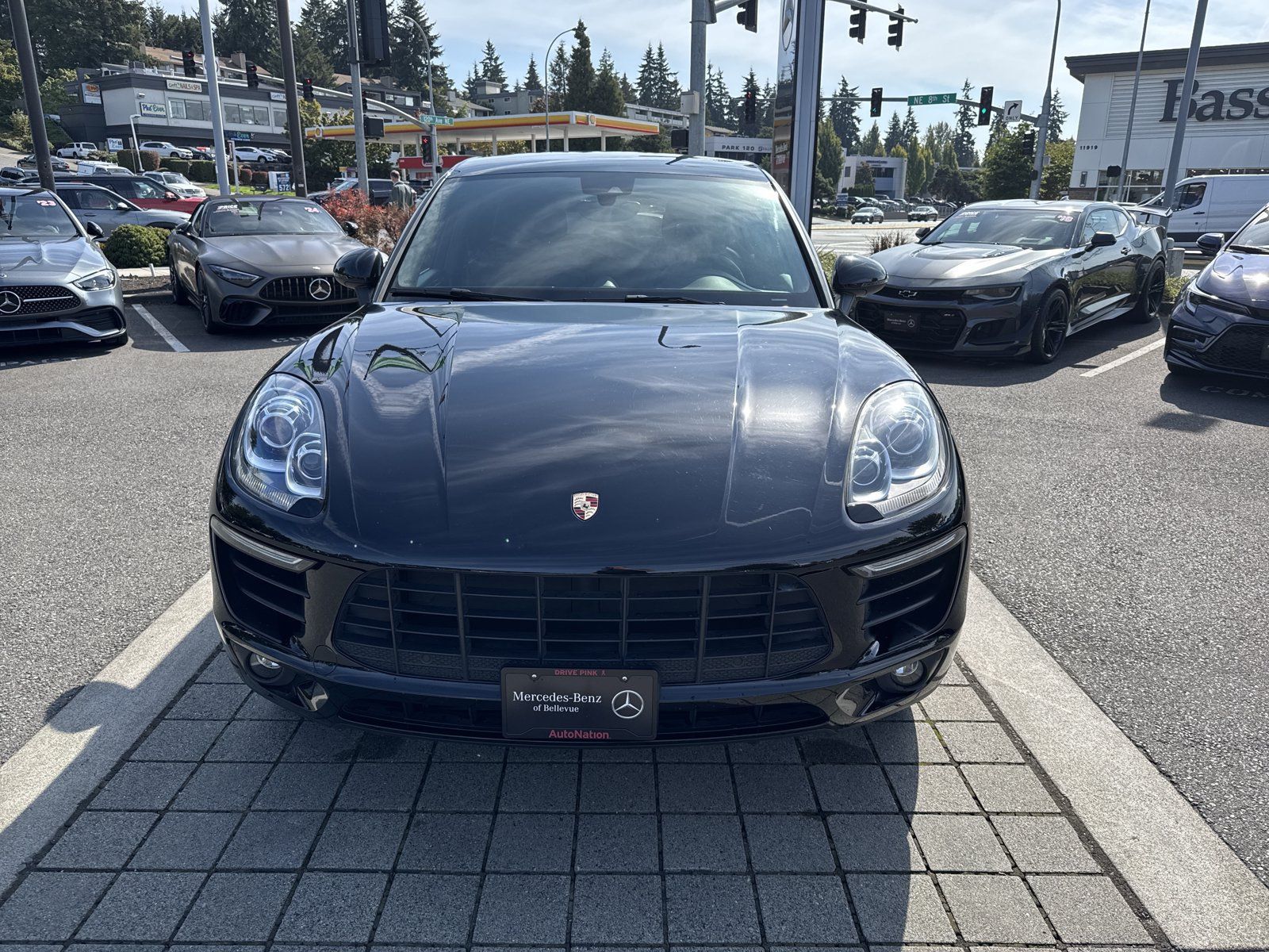 Used 2018 Porsche Macan AWD/4WD image 2