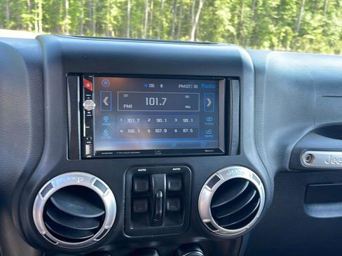 Used 2011 Jeep Wrangler Unlimited Sahara w/ Dual Top Group AWD/4WD image 17