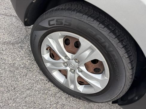 Used 2012 Hyundai Tucson GL image 10