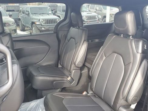 New 2026 Chrysler Pacifica Select w/ S Appearance Package FWD image 26