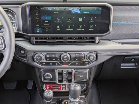 Used 2025 Jeep Wrangler Unlimited Rubicon 4xe w/ Convenience Group image 25