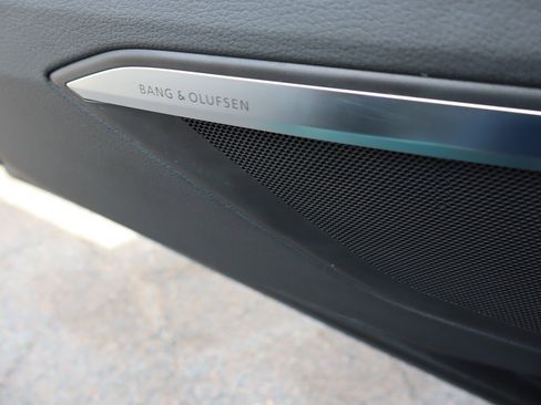 Used 2021 Audi e-tron Prestige w/ Prestige Package image 16