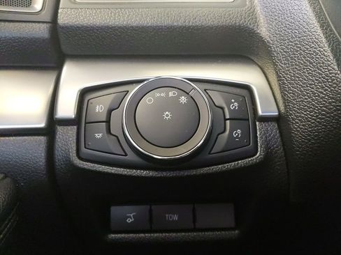 Used 2018 Ford Explorer XLT w/ Equipment Group 202A AWD/4WD image 26