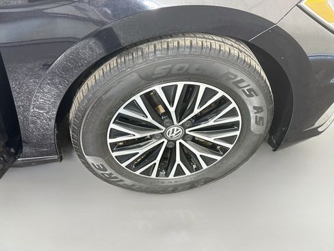 Used 2019 Volkswagen Jetta SE FWD image 32