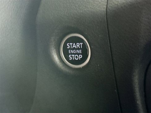 Used 2024 Nissan Frontier SV w/ SV Convenience Package image 27