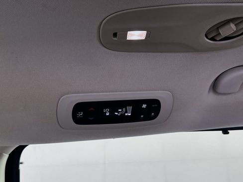 Used 2019 Chrysler Pacifica Touring-L FWD image 23