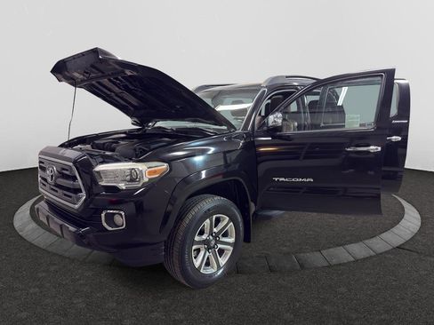 Used 2016 Toyota Tacoma Limited image 9