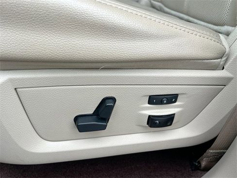 Used 2018 RAM 1500 Laramie w/ Convenience Group image 16