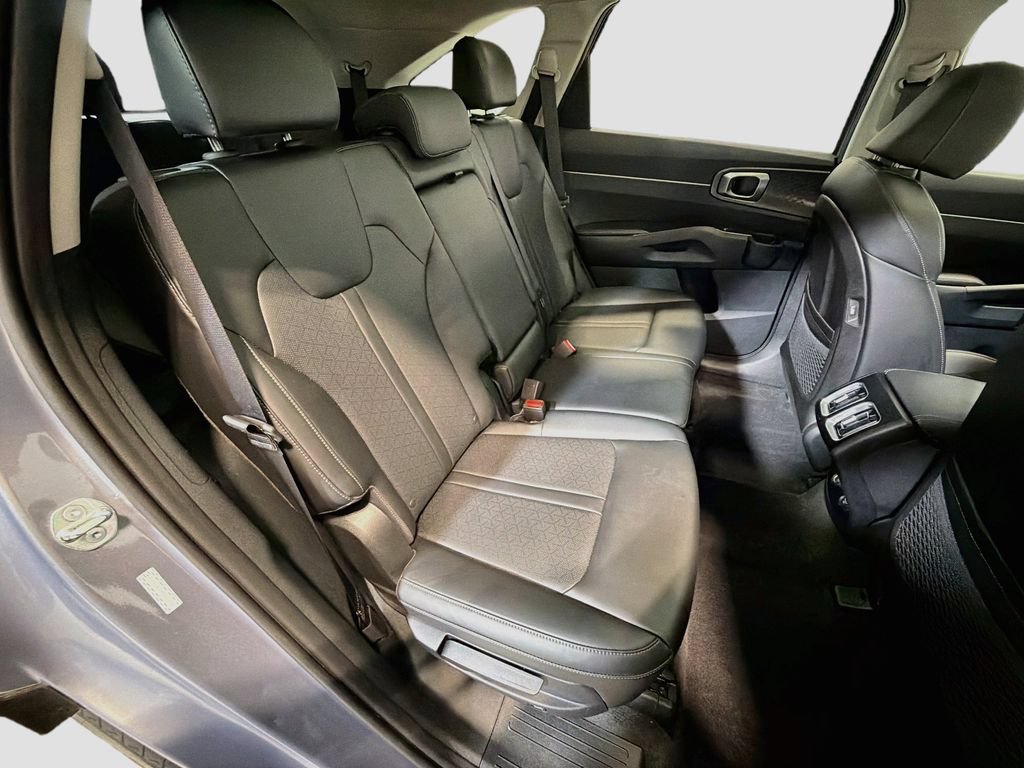 Used 2023 Kia Sorento S w/ Panoramic Sunroof Package FWD image 31