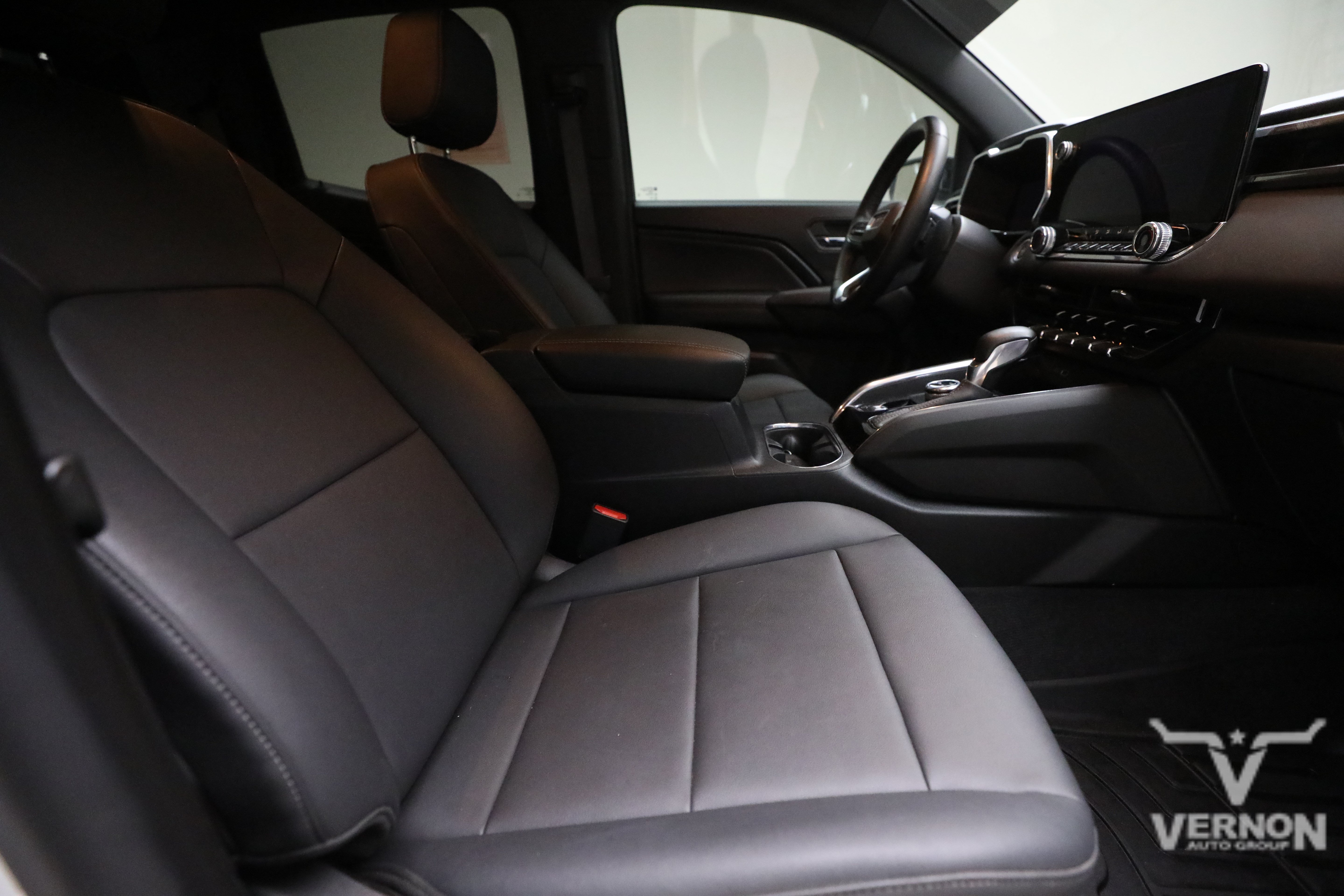 Used 2024 GMC Canyon Elevation w/ Elevation Premium Package AWD/4WD image 11