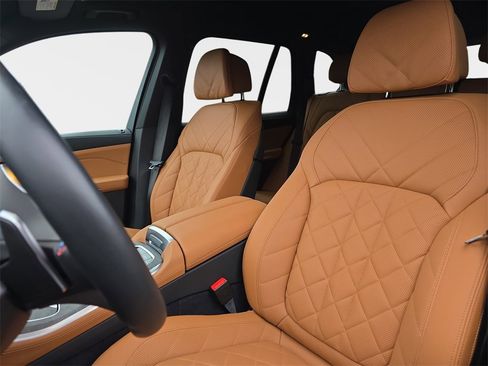 Used 2025 BMW X5 M60i w/ Climate Comfort Package image 19