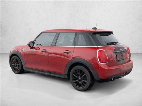 Used 2018 MINI Cooper 4-Door Hardtop image 4