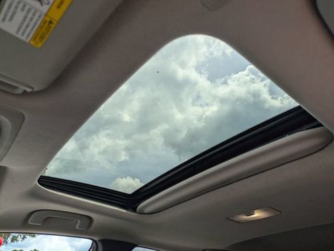 Used 2022 Toyota Corolla Cross LE w/ Moonroof Package FWD image 21
