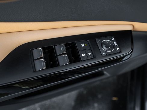 Used 2023 Lexus ES 300h Ultra Luxury image 15