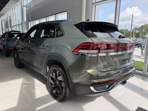 New 2026 Volkswagen Atlas Cross Sport SE image 4
