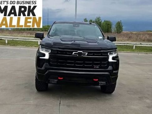 Used 2024 Chevrolet Silverado 1500 LT Trail Boss w/ Convenience Package II AWD/4WD image 3