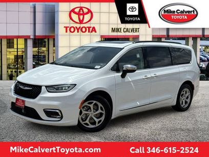 Used 2023 Chrysler Pacifica Limited