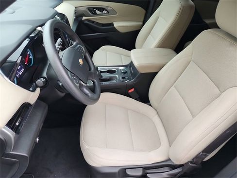 Used 2023 Chevrolet Traverse LS image 18