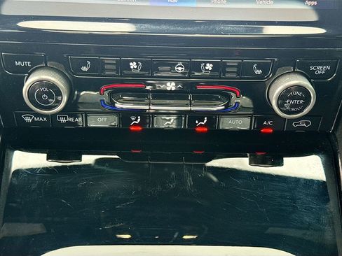 Used 2022 Jeep Grand Cherokee Overland w/ Luxury Tech Group IV image 18