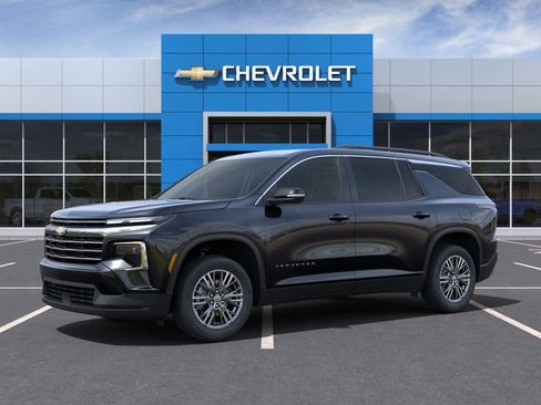 New 2025 Chevrolet Traverse LT w/ Driver Confidence Package FWD image 2