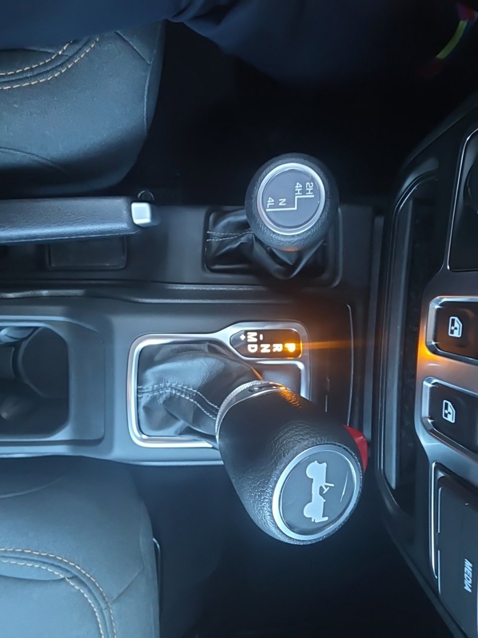 Used 2025 Jeep Wrangler Sport AWD/4WD image 35