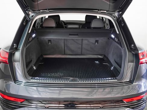 Used 2024 Audi Q8 e-tron Premium Plus w/ Premium Plus Package image 11