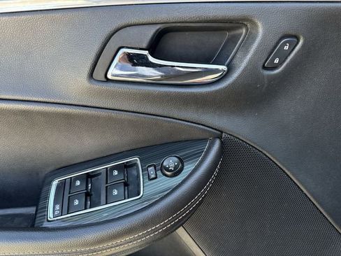 Used 2016 Chevrolet Impala LT w/ Convenience Package FWD image 22