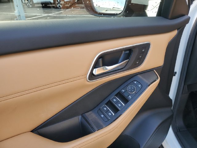 Used 2023 Nissan Rogue Platinum w/ Platinum Premium Package FWD image 12