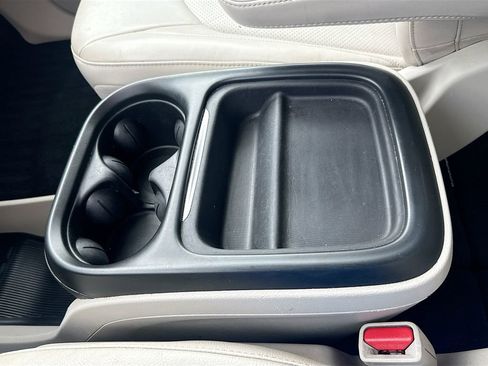Used 2020 Chrysler Pacifica Touring-L w/ Advanced Safetytec Group FWD image 22