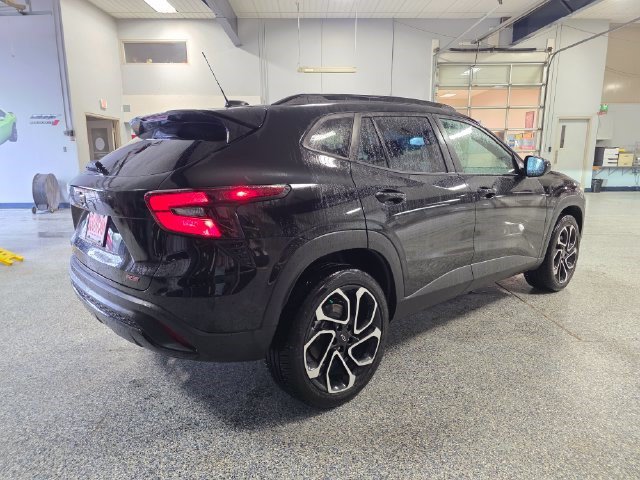 Used 2024 Chevrolet Trax RS w/ Sunroof Package FWD image 8